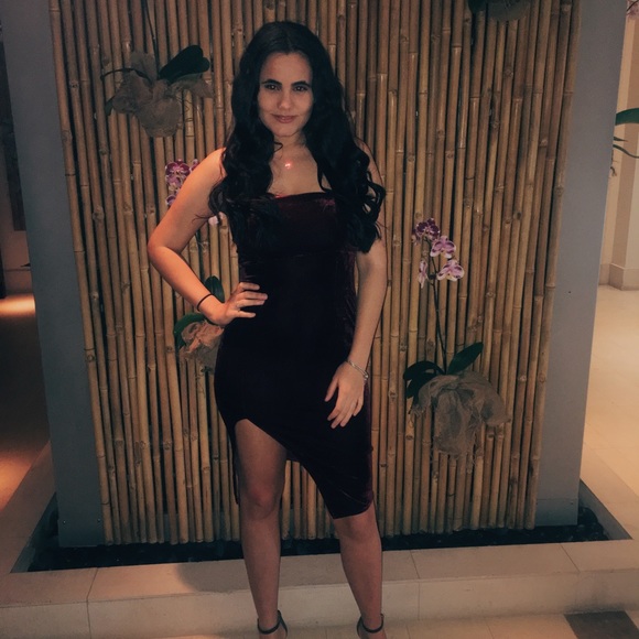 Red drees - Picture 3 of 3